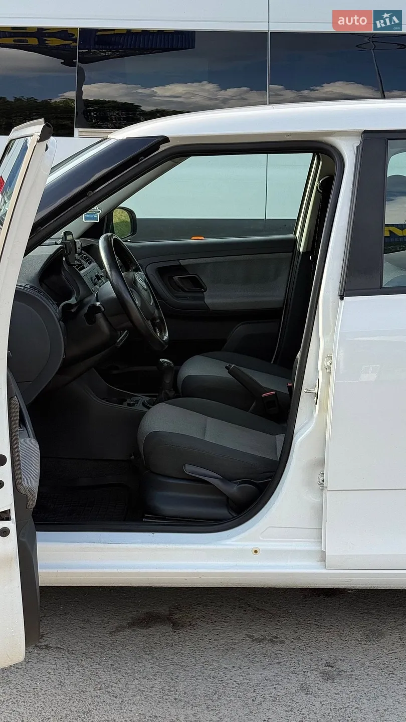 2010 Skoda Fabia - мініатюра 7