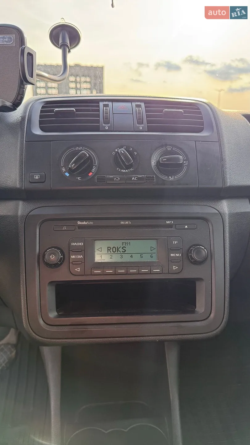 2010 Skoda Fabia - мініатюра 10