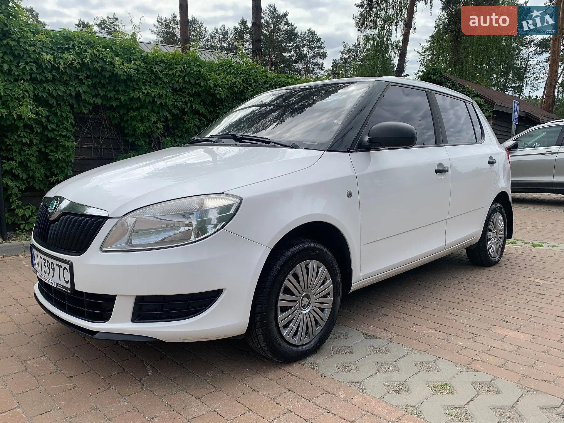 2011 Skoda Fabia - мініатюра 2