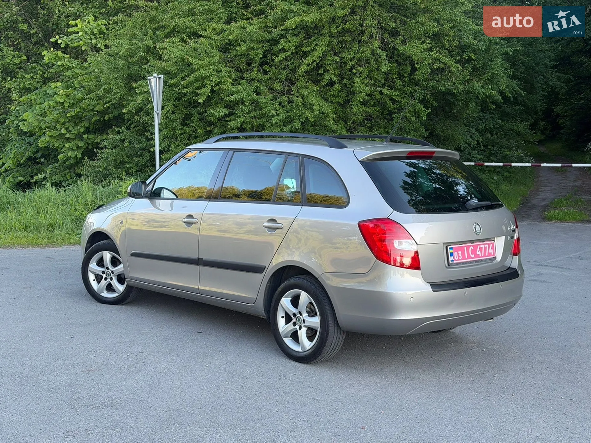 2010 Skoda Fabia - мініатюра 10