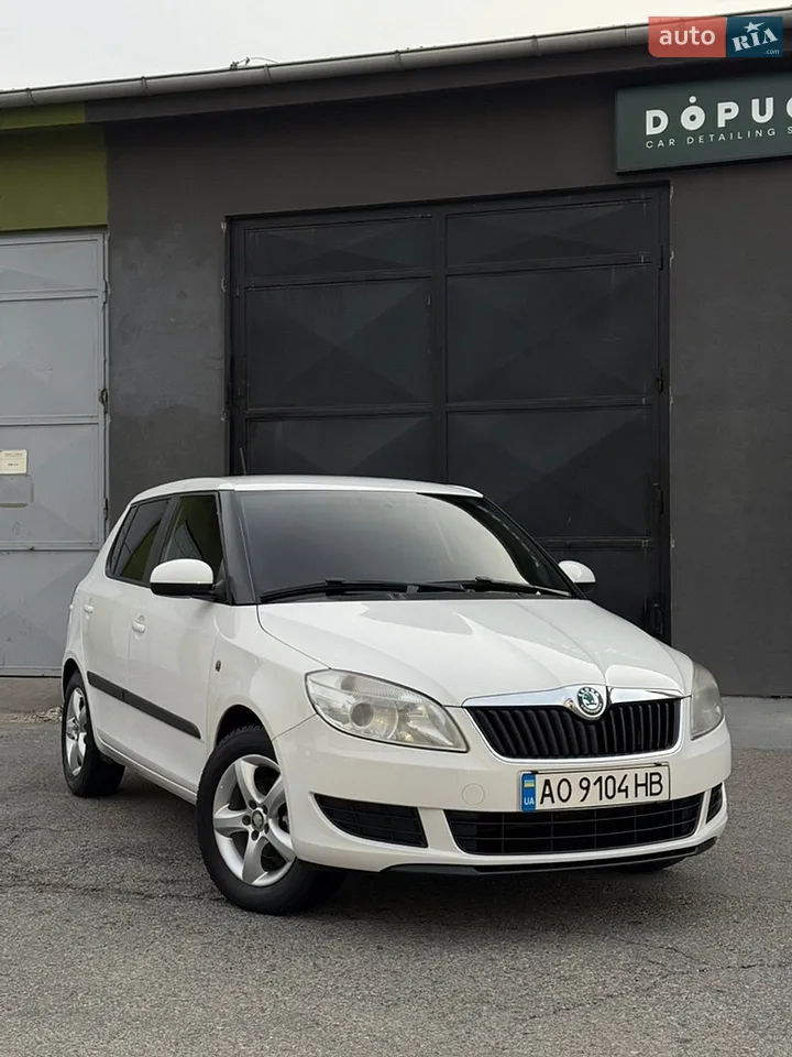 2010 Skoda Fabia - мініатюра 9