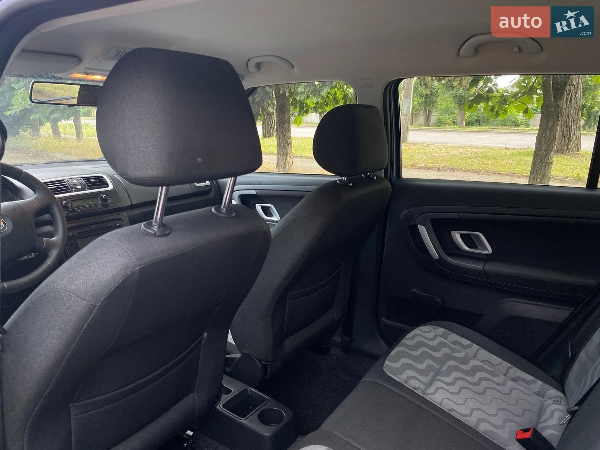 2010 Skoda Fabia - мініатюра 13