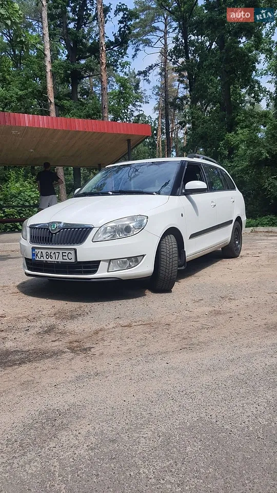 2011 Skoda Fabia - мініатюра 12