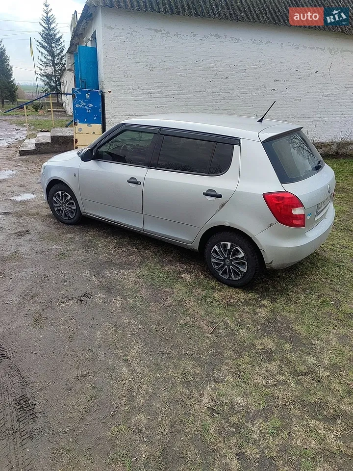 2013 Skoda Fabia - мініатюра 10