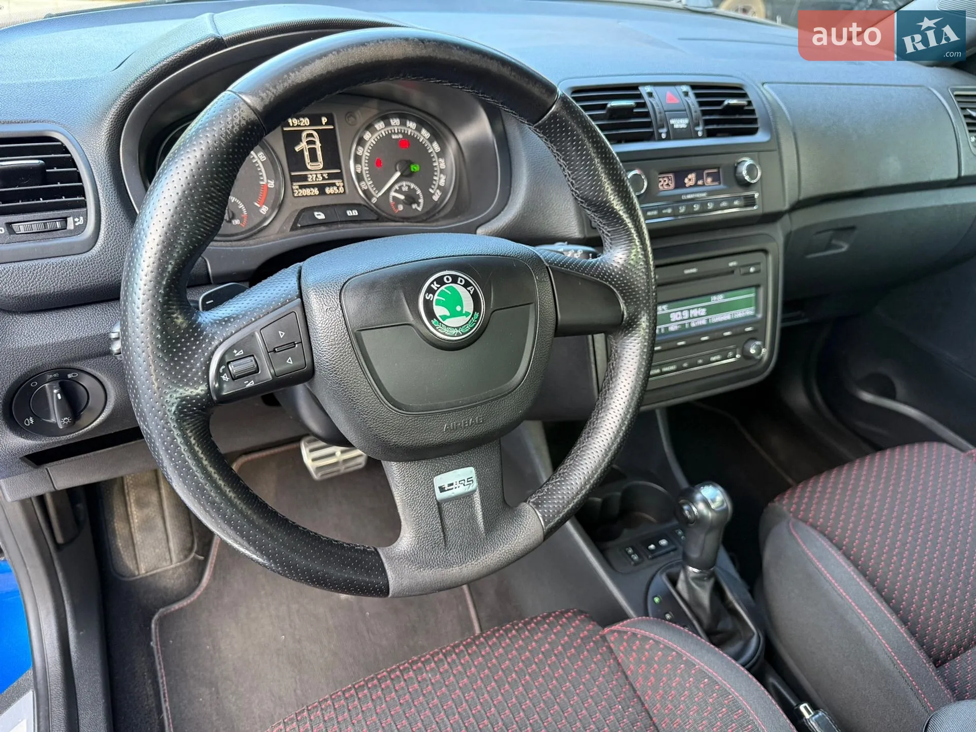 2011 Skoda Fabia - мініатюра 12