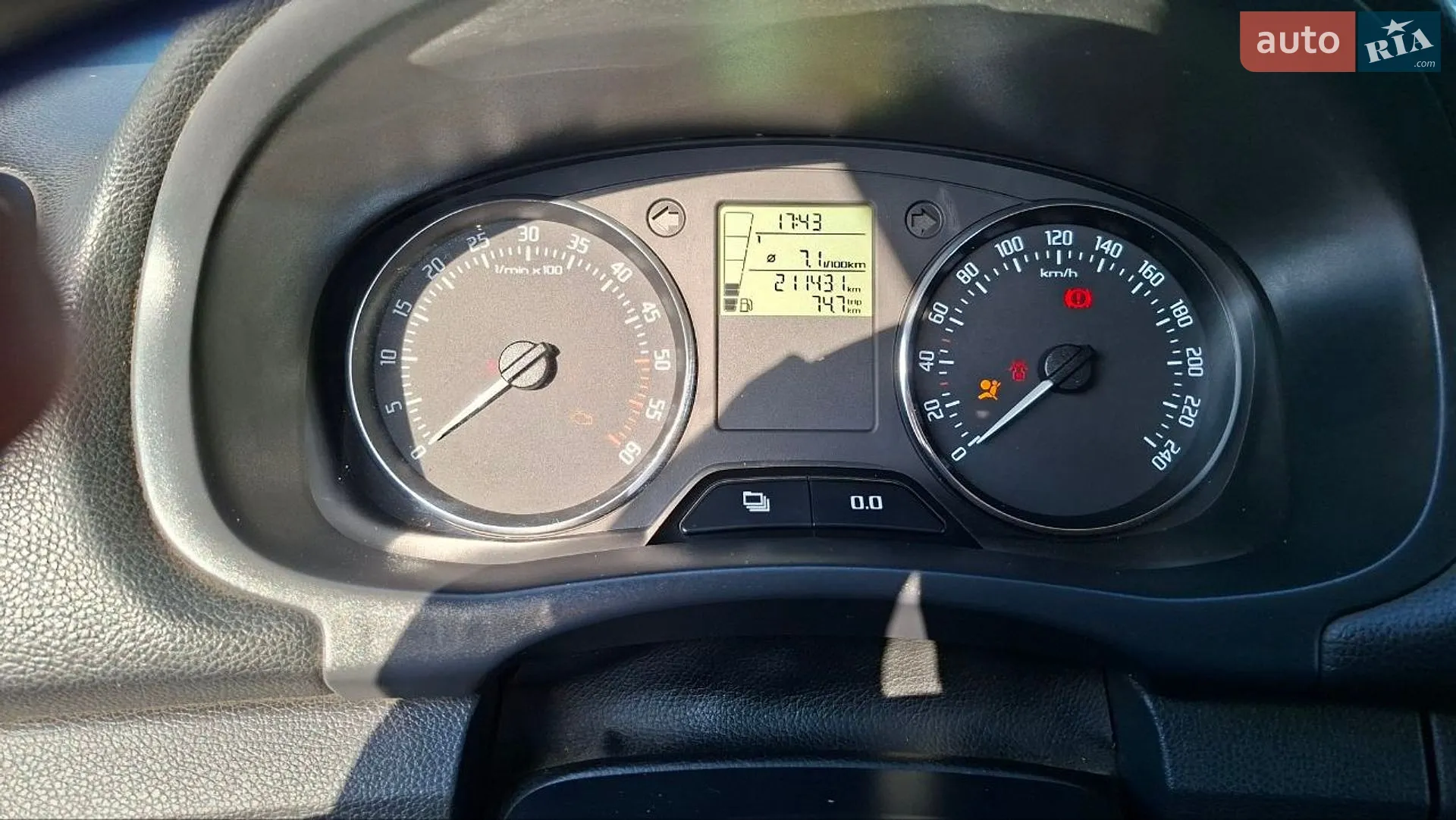 2011 Skoda Fabia - мініатюра 9