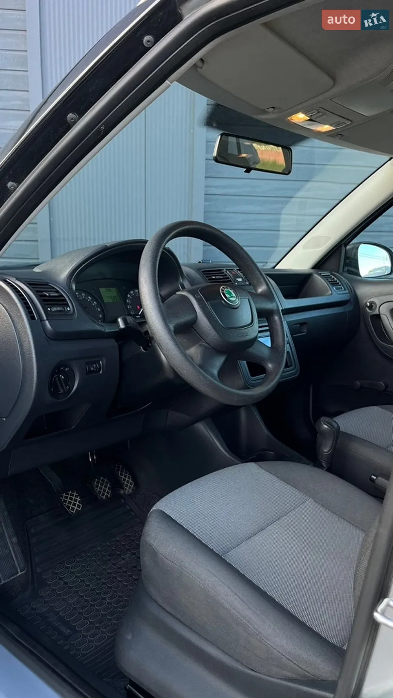 2011 Skoda Fabia - мініатюра 11