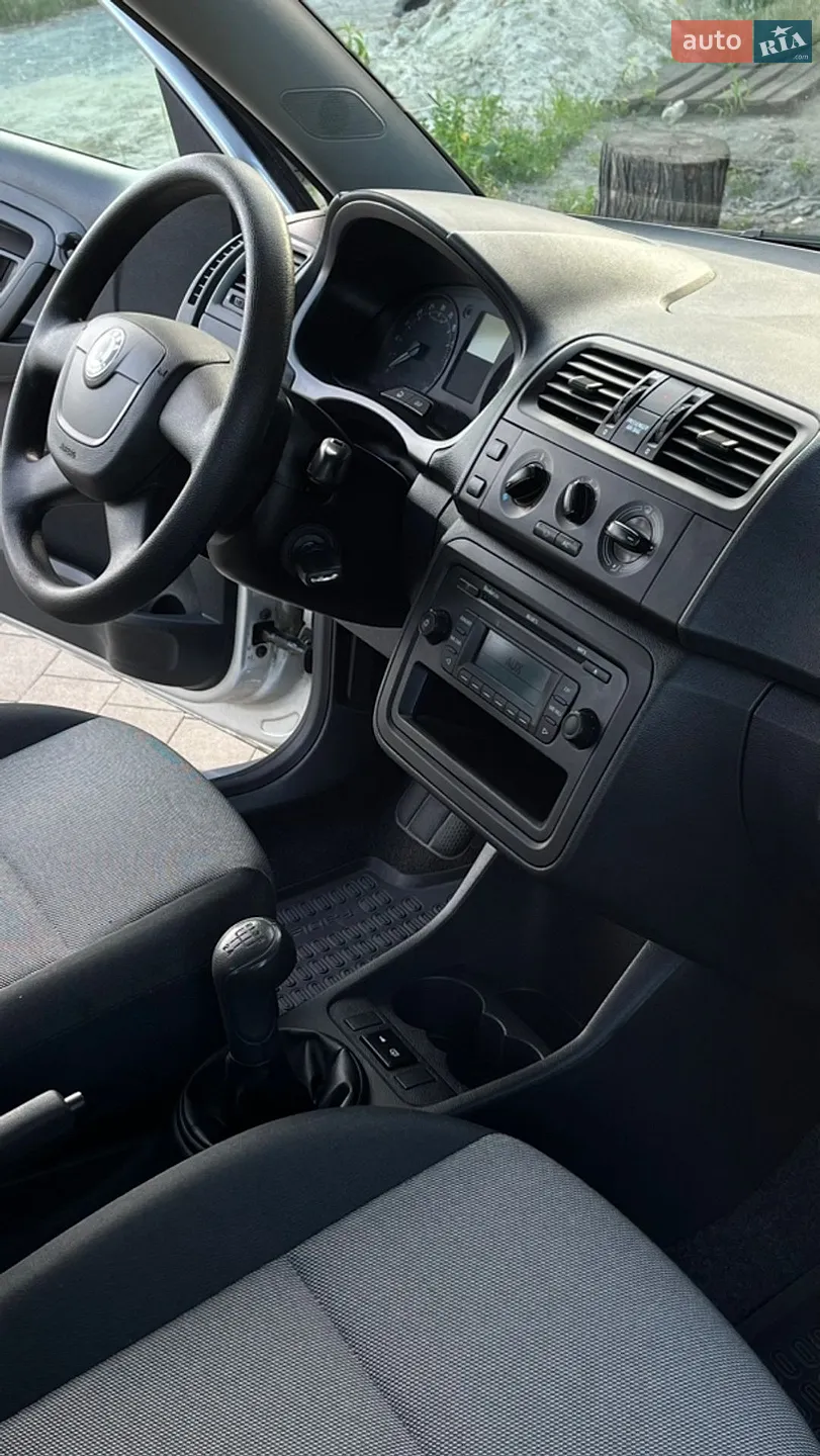 2011 Skoda Fabia - мініатюра 16