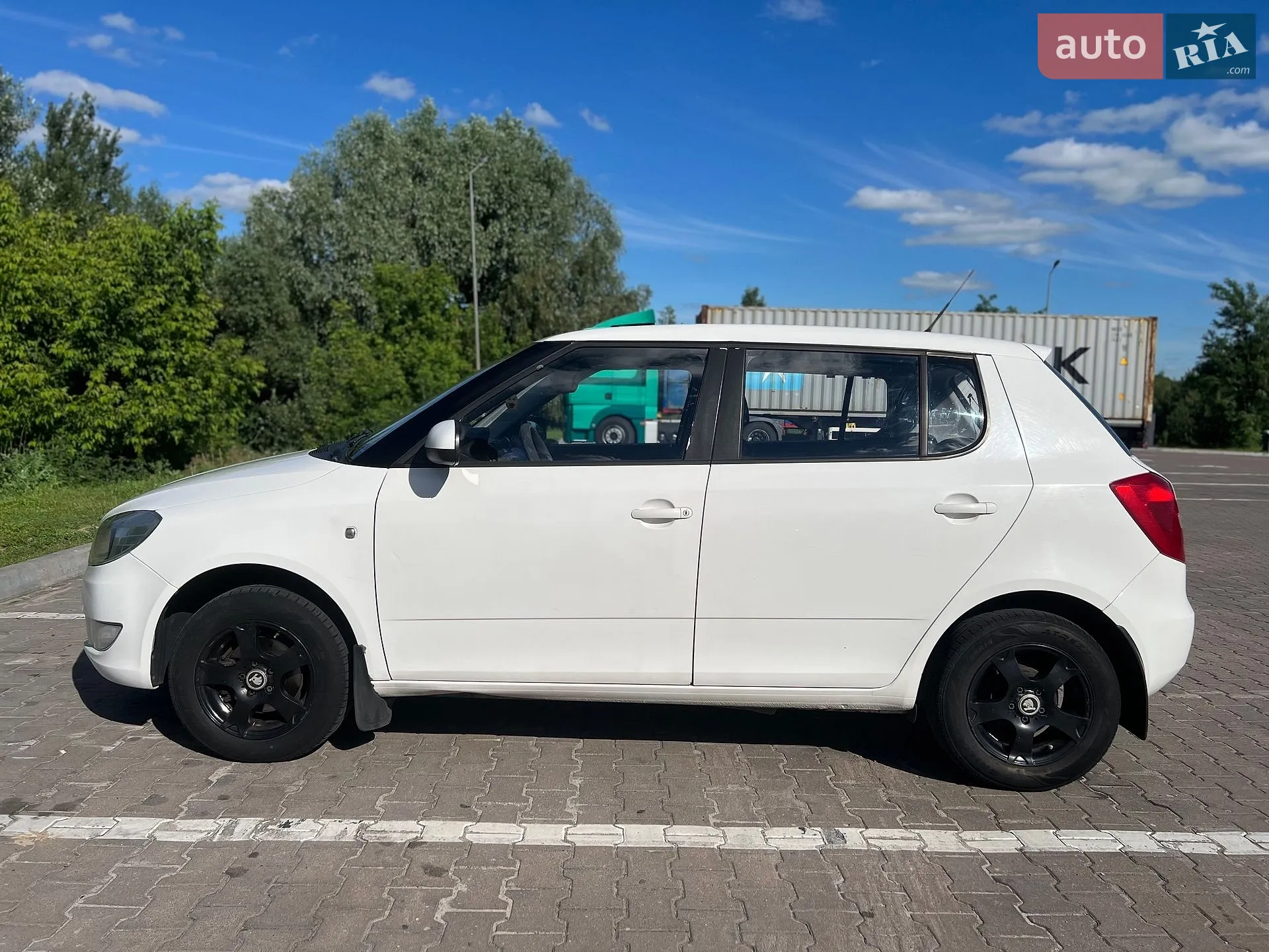 2012 Skoda Fabia - мініатюра 2