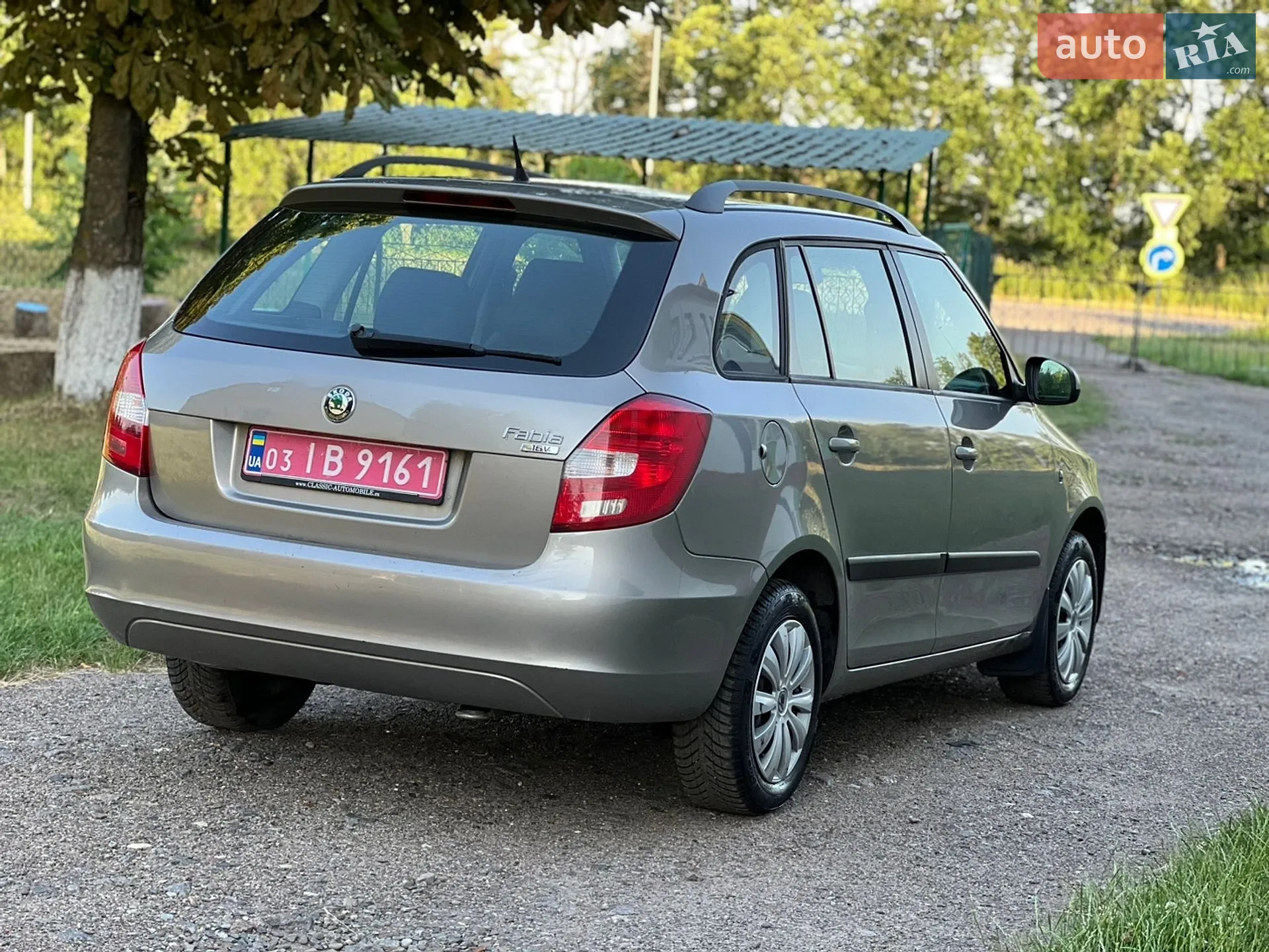 2010 Skoda Fabia - мініатюра 10