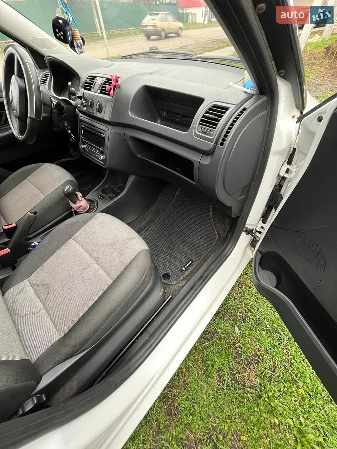 2012 Skoda Fabia - мініатюра 8