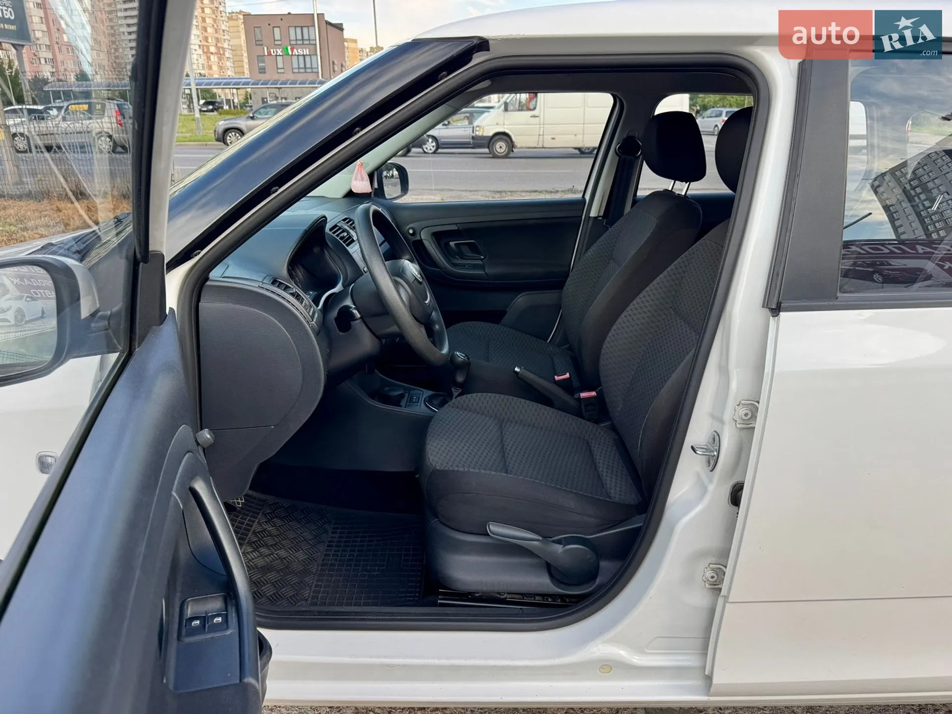 2012 Skoda Fabia - мініатюра 28