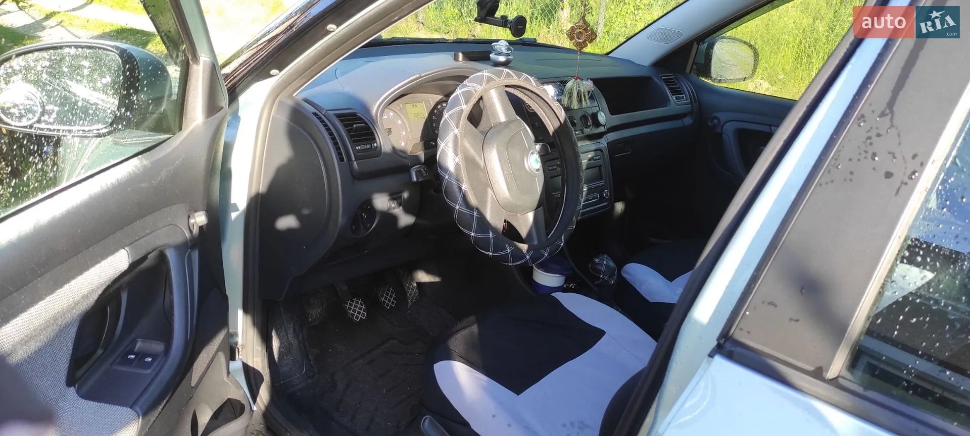 2010 Skoda Fabia - мініатюра 7