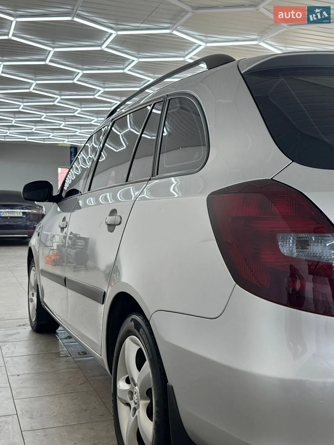 2011 Skoda Fabia - мініатюра 8