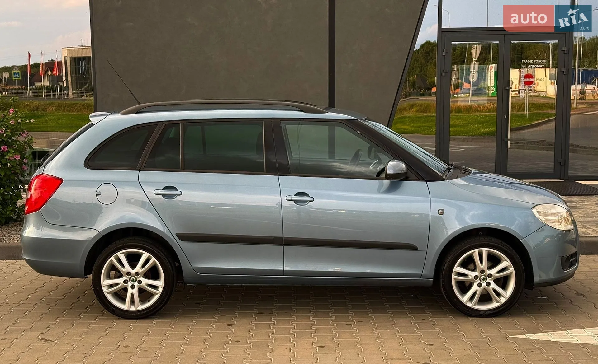 2010 Skoda Fabia - мініатюра 5