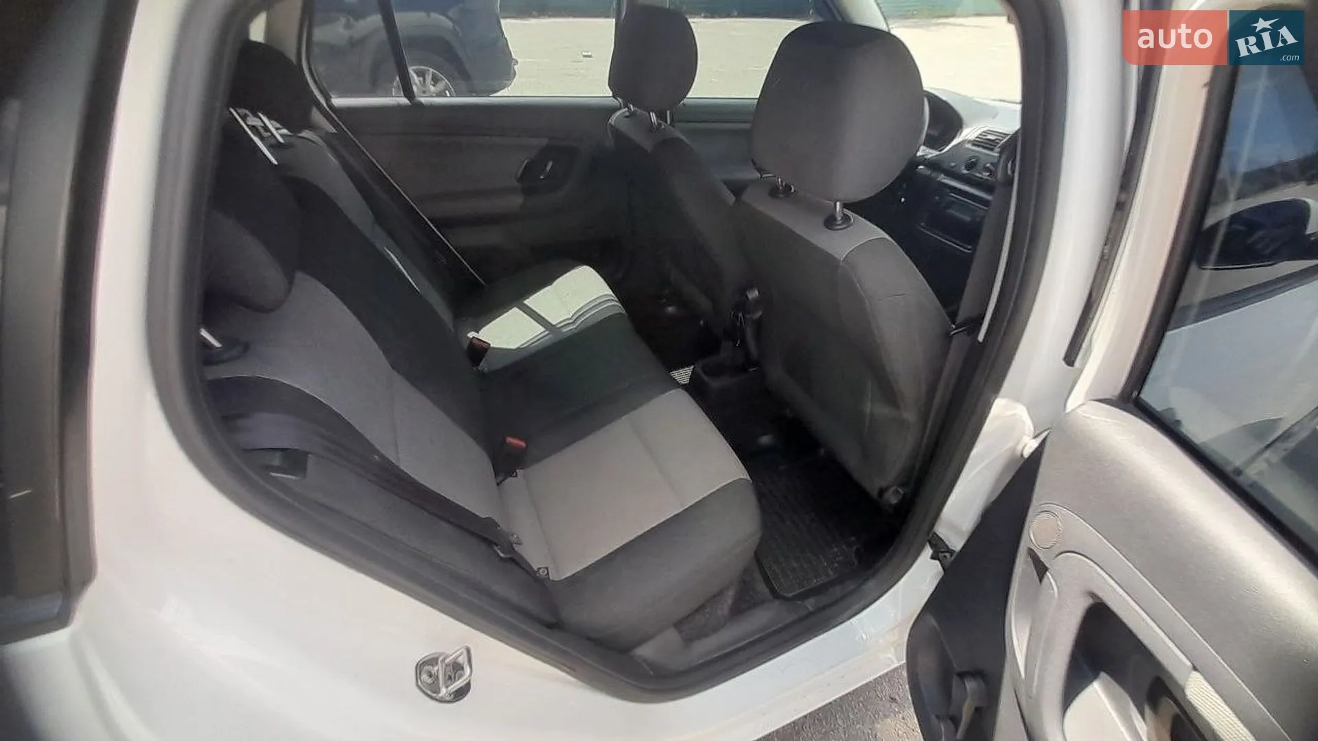 2010 Skoda Fabia - мініатюра 23