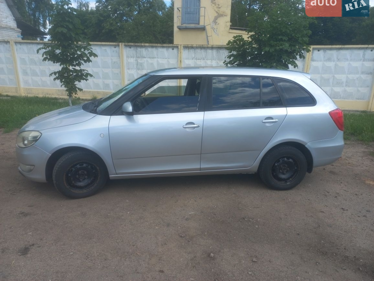 2011 Skoda Fabia - мініатюра 8