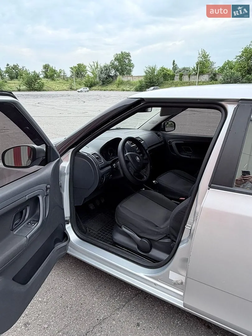 2013 Skoda Fabia - мініатюра 10