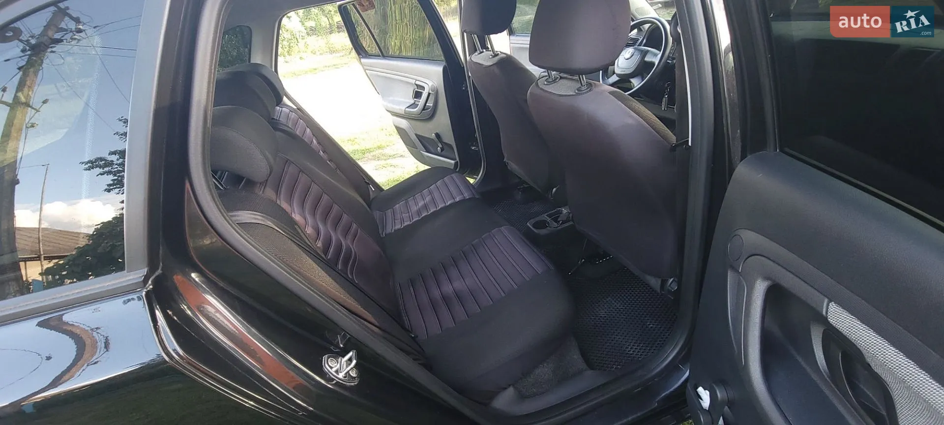 2011 Skoda Fabia - мініатюра 6