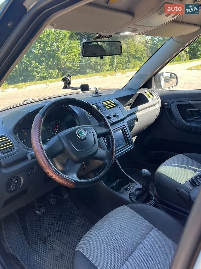 2012 Skoda Fabia - мініатюра 5