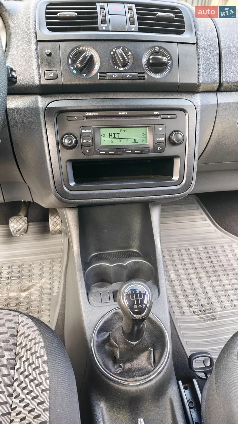 2010 Skoda Fabia - мініатюра 17