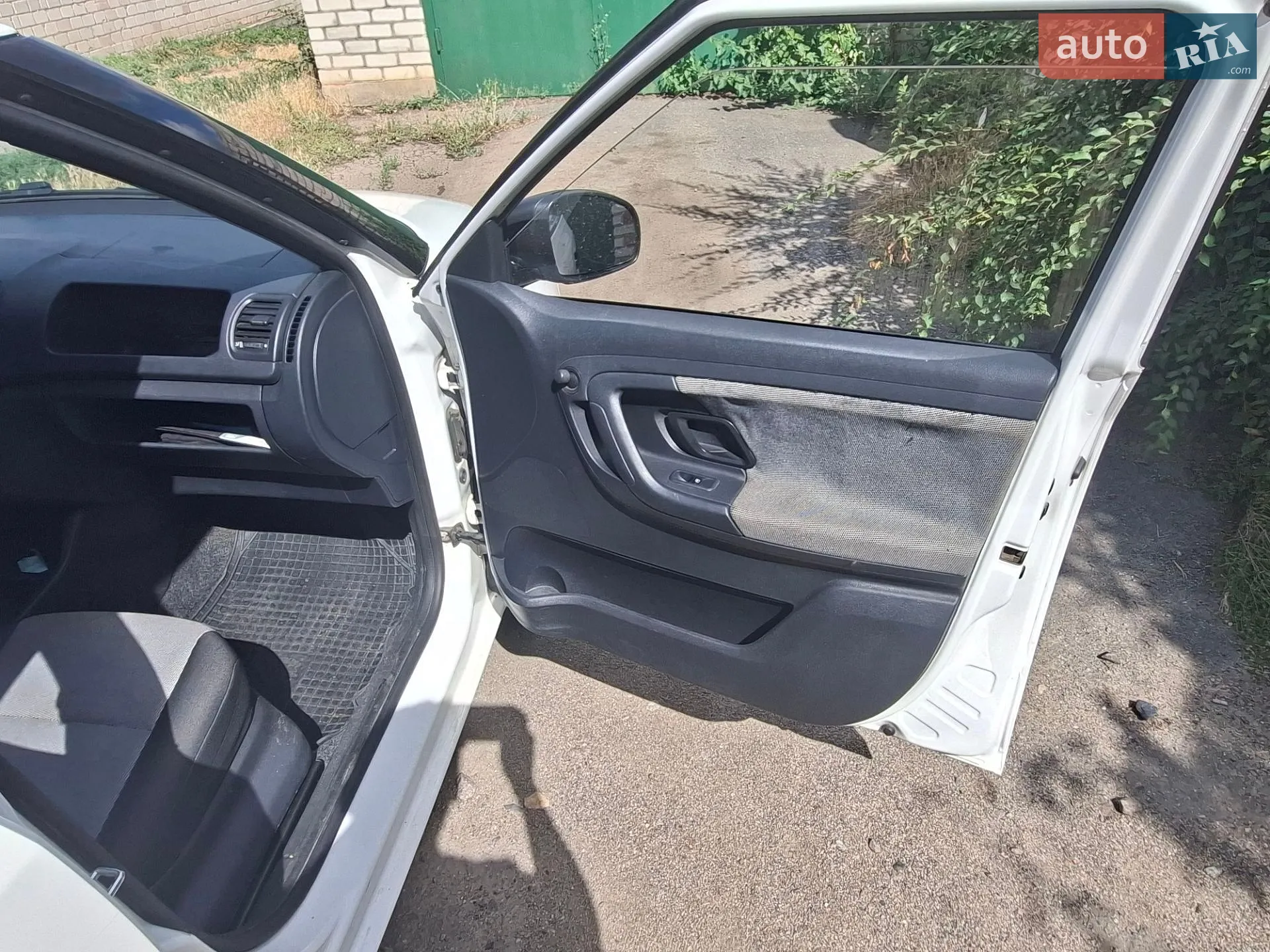 2012 Skoda Fabia - мініатюра 2