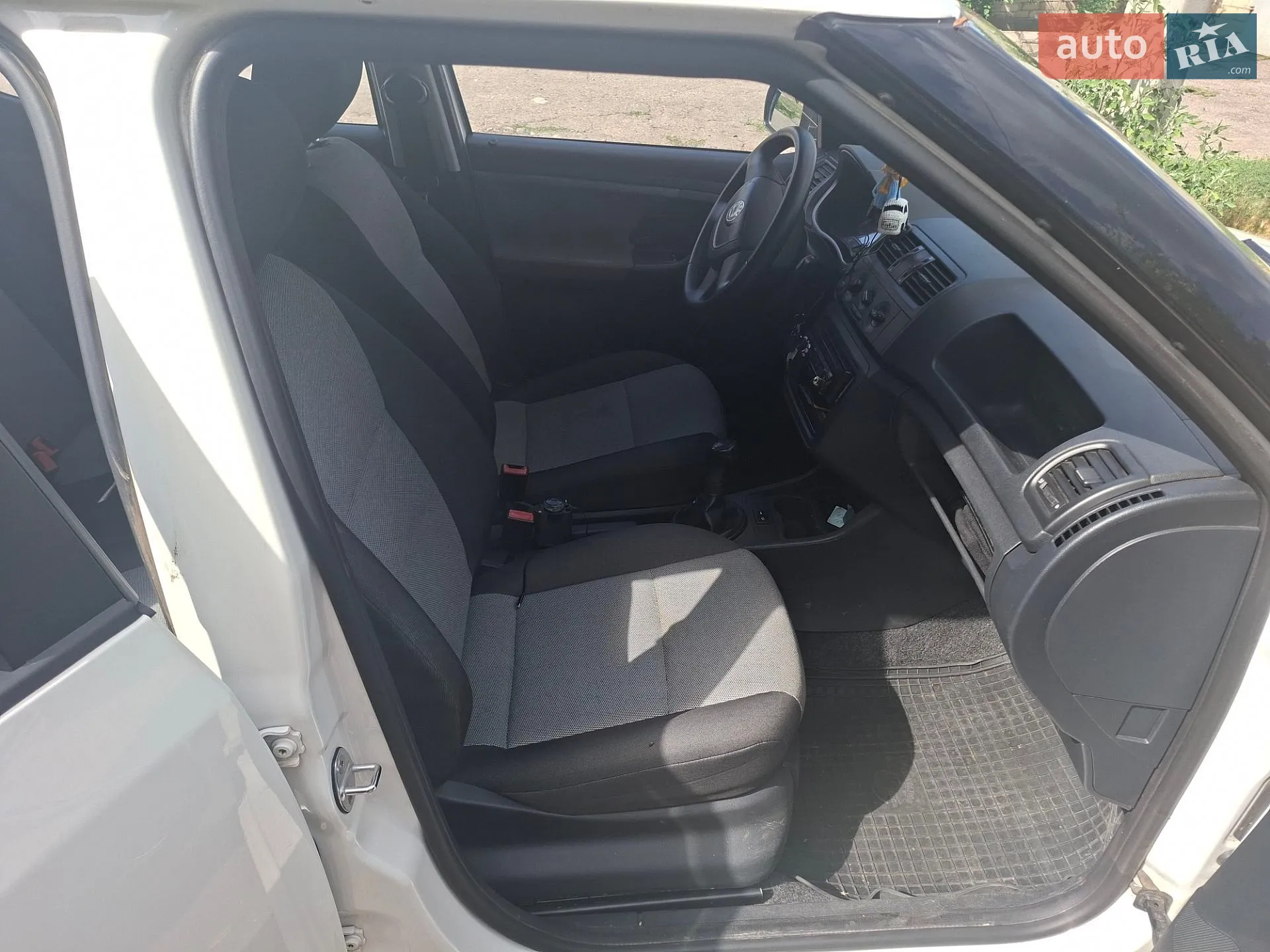 2012 Skoda Fabia - мініатюра 6