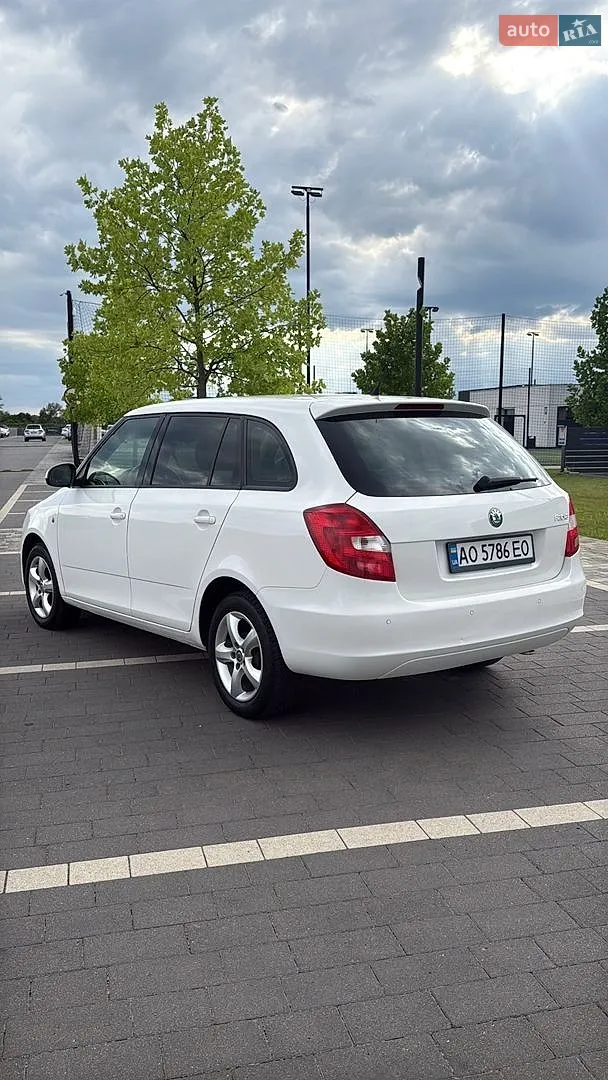 2011 Skoda Fabia - мініатюра 3