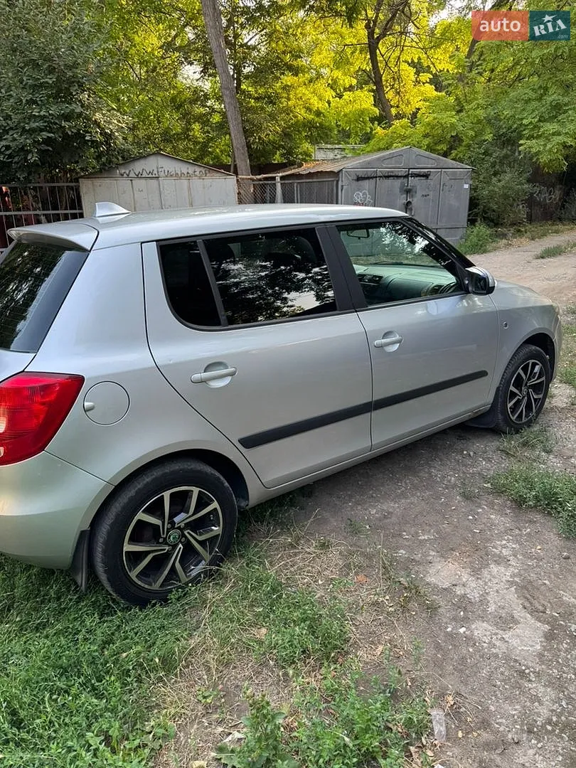 2011 Skoda Fabia - мініатюра 5