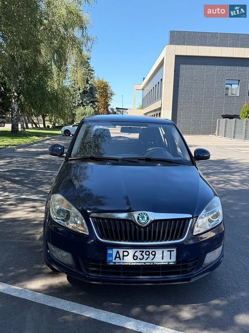 2011 Skoda Fabia - мініатюра 2
