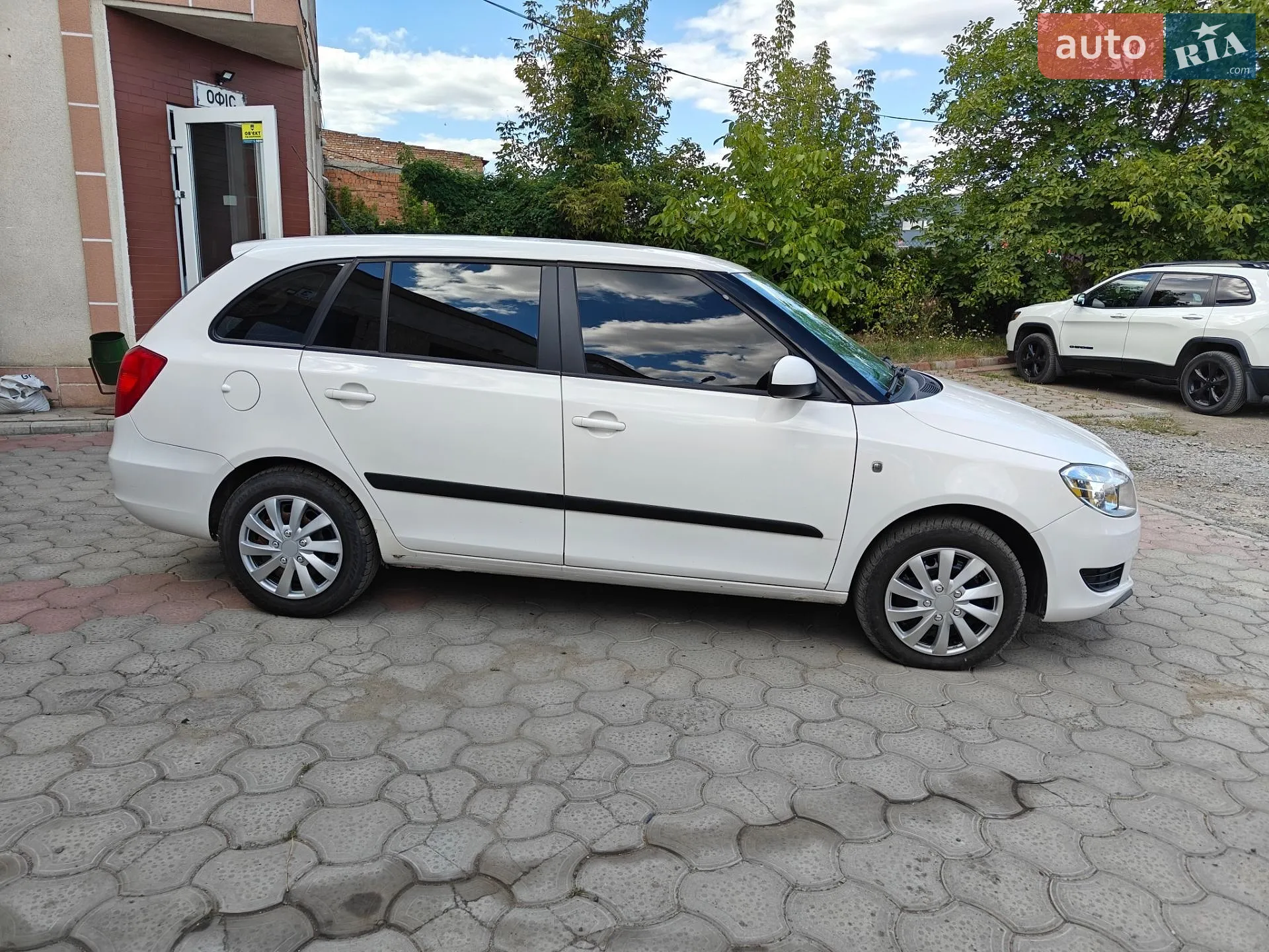 2010 Skoda Fabia - мініатюра 2