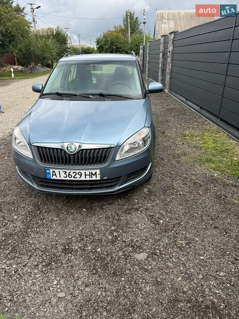 2011 Skoda Fabia - мініатюра 3