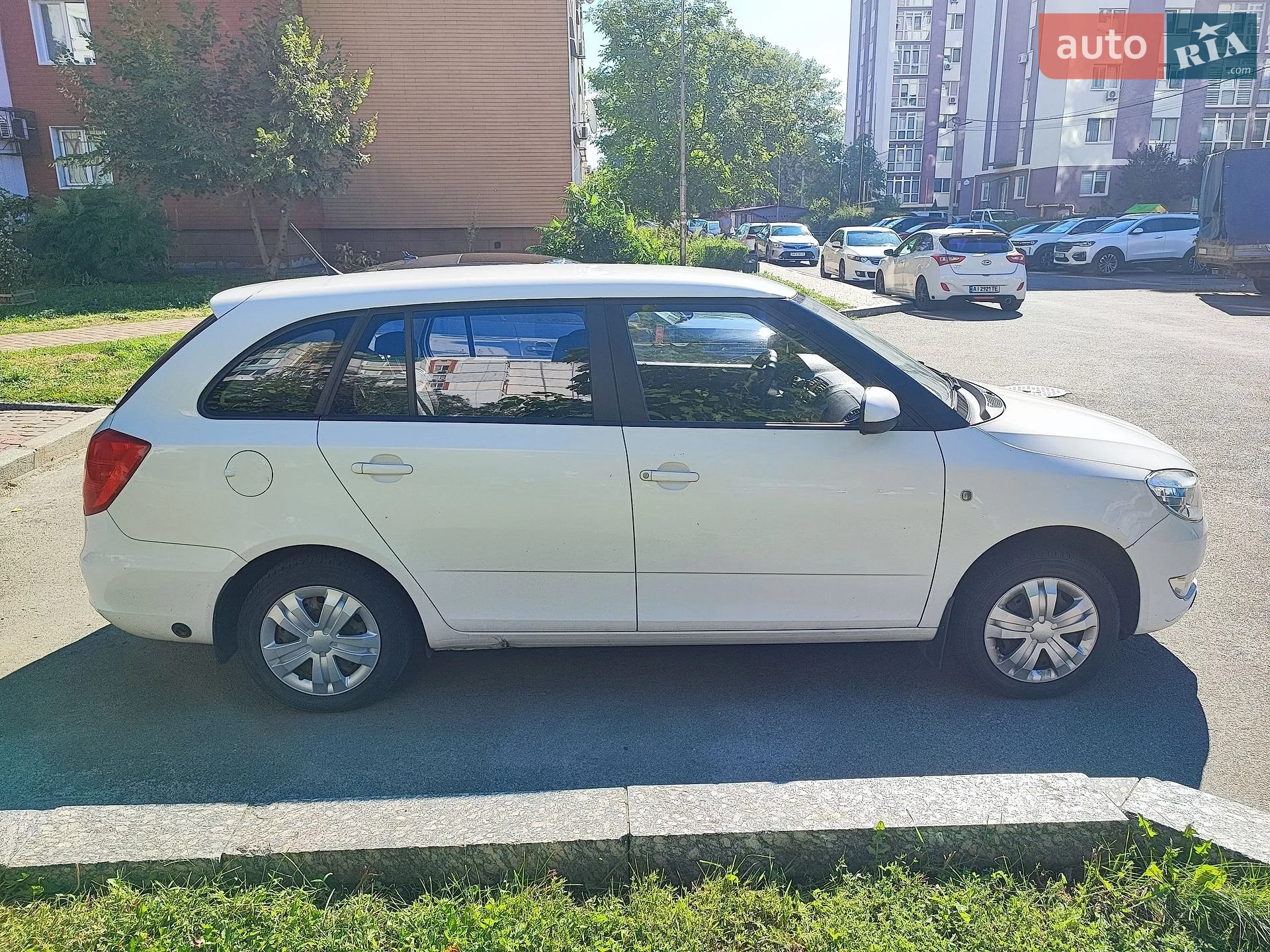 2011 Skoda Fabia - мініатюра 5
