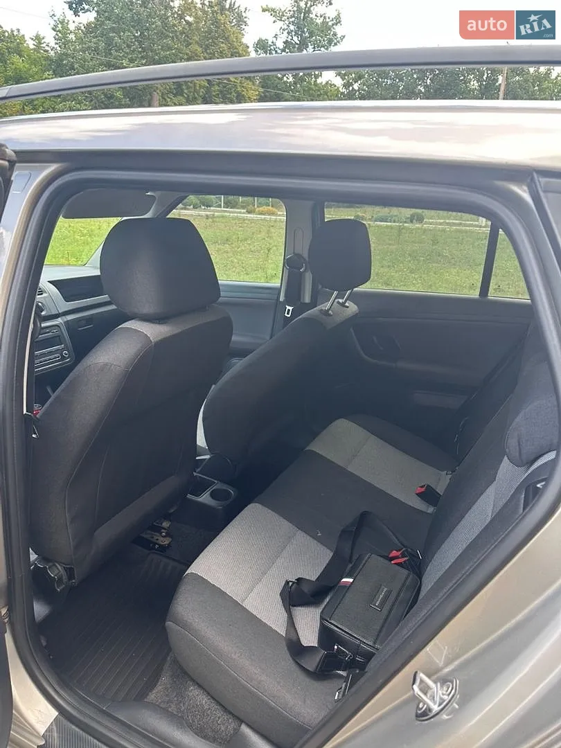 2012 Skoda Fabia - мініатюра 8