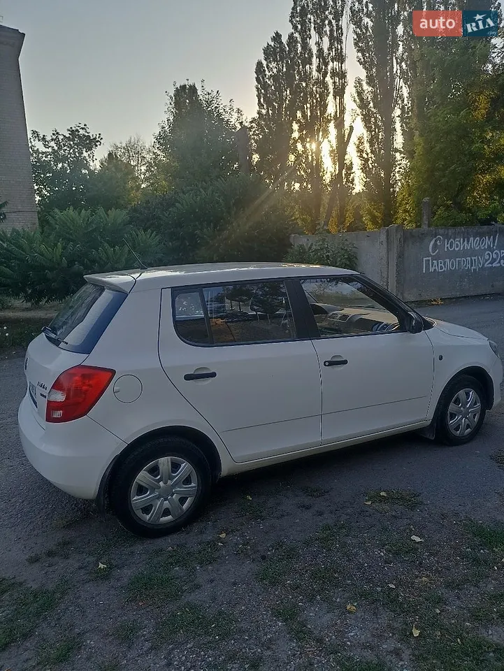 2011 Skoda Fabia - мініатюра 12
