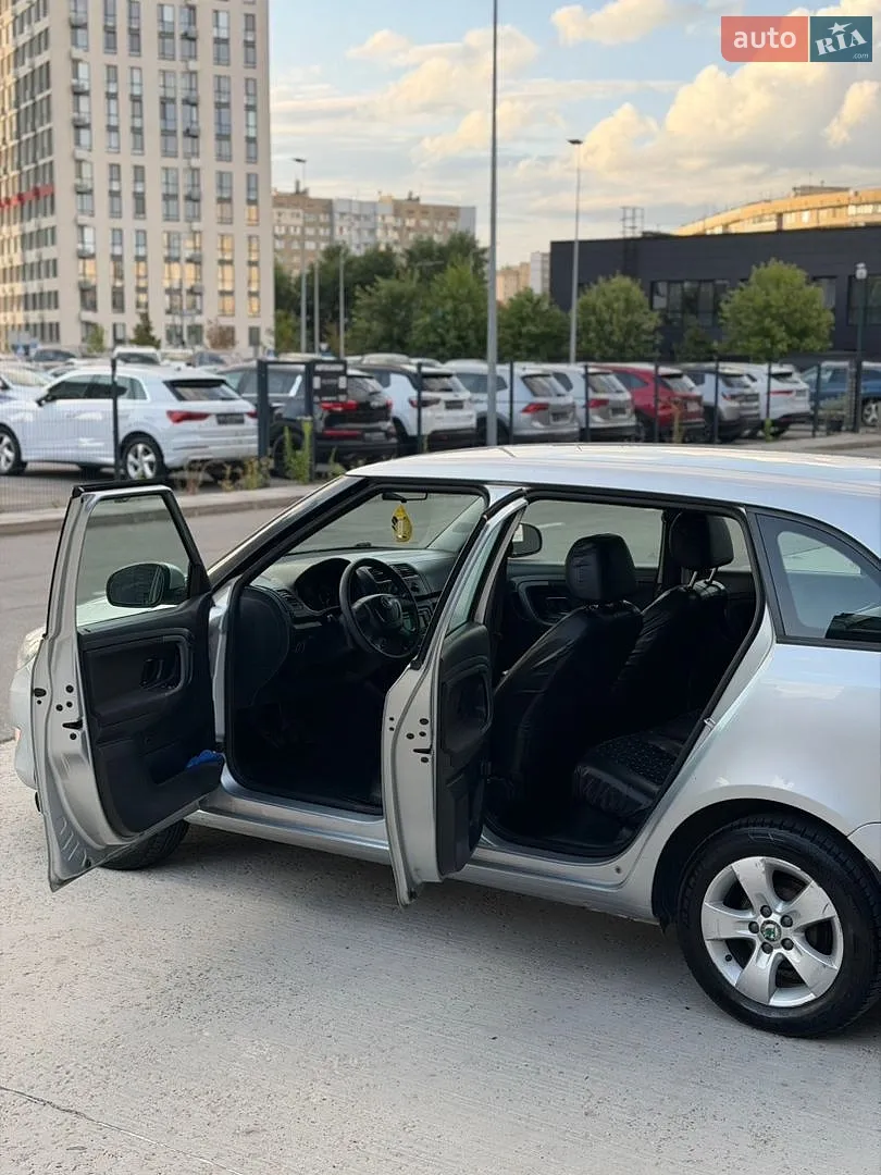 2011 Skoda Fabia - мініатюра 6