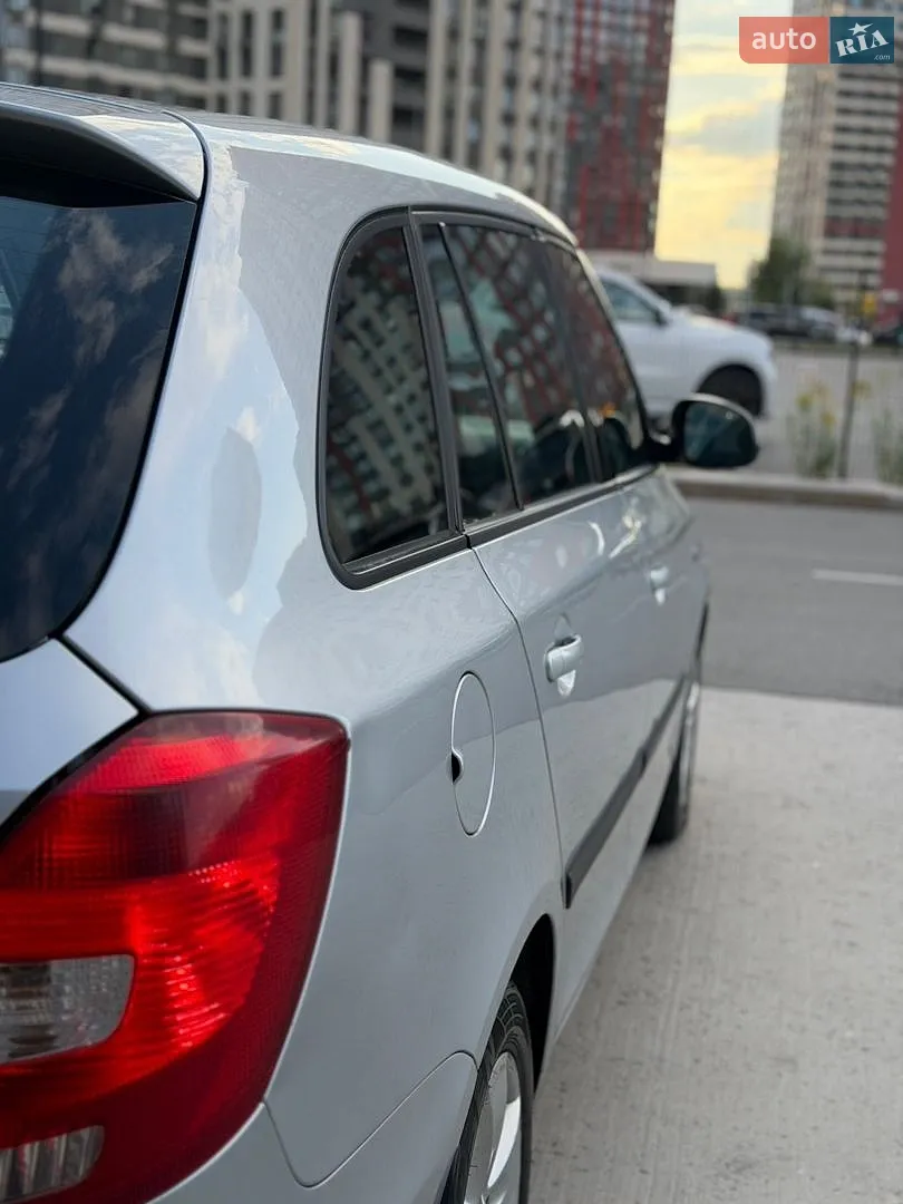 2011 Skoda Fabia - мініатюра 15