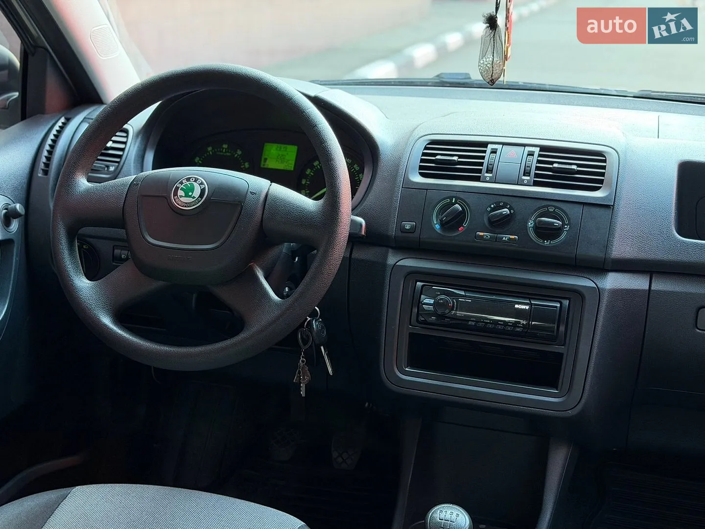 2011 Skoda Fabia - мініатюра 12