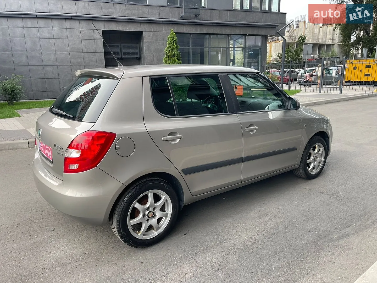 2011 Skoda Fabia - мініатюра 6