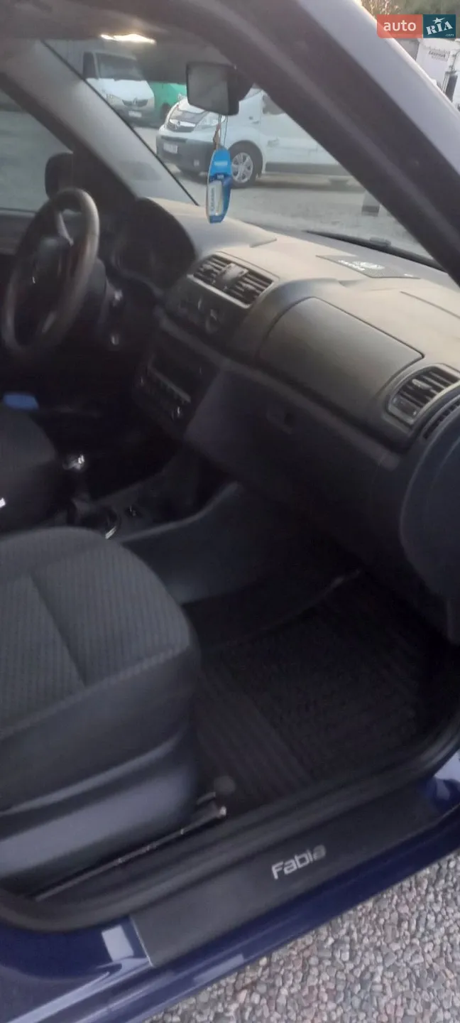 2014 Skoda Fabia - мініатюра 7