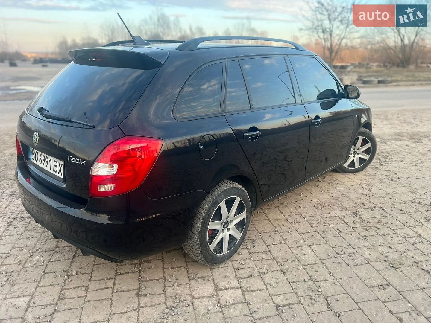 2011 Skoda Fabia - мініатюра 10