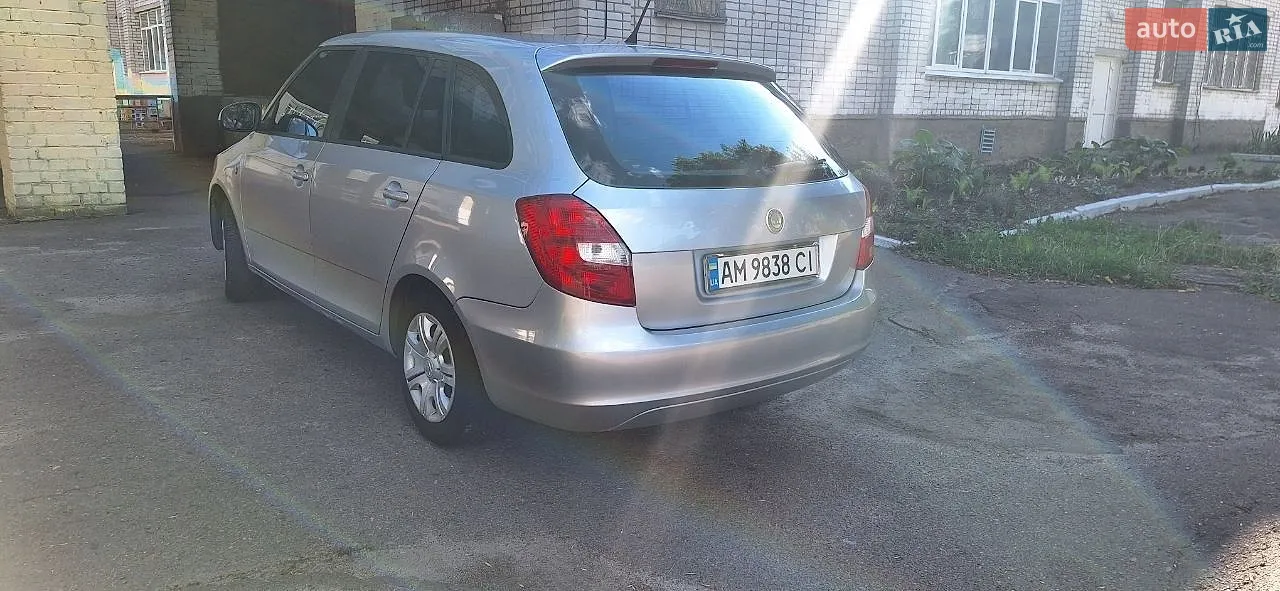 2012 Skoda Fabia - мініатюра 4