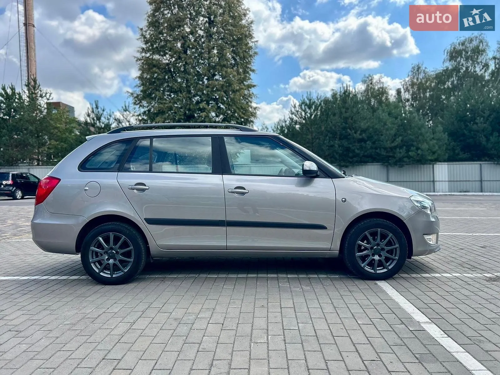 2011 Skoda Fabia - мініатюра 3