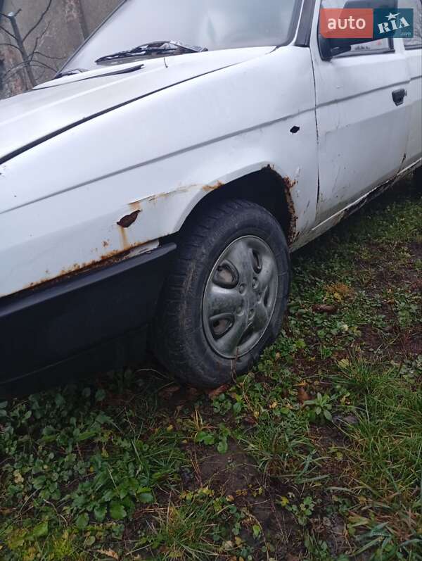 Хетчбек Skoda Favorit 1989 в Хоросткові