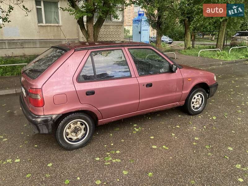 Хэтчбек Skoda Felicia 1997 в 