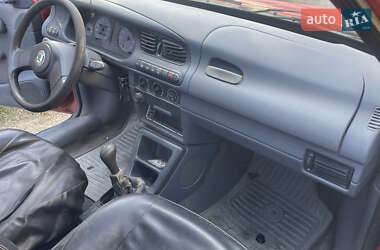 Хэтчбек Skoda Felicia 1996 в 