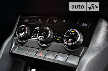 Внедорожник / Кроссовер Skoda Karoq 2020 в 
