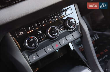 Внедорожник / Кроссовер Skoda Karoq 2021 в 