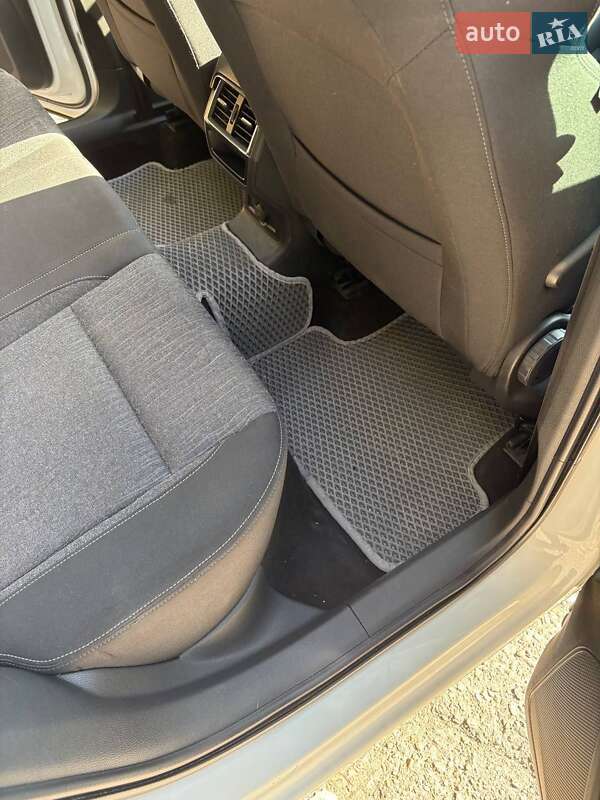 Позашляховик / Кросовер Skoda Karoq 2018 в Дніпрі фото 37 Позашляховик / Кросовер Skoda Karoq 2018 в Дніпрі