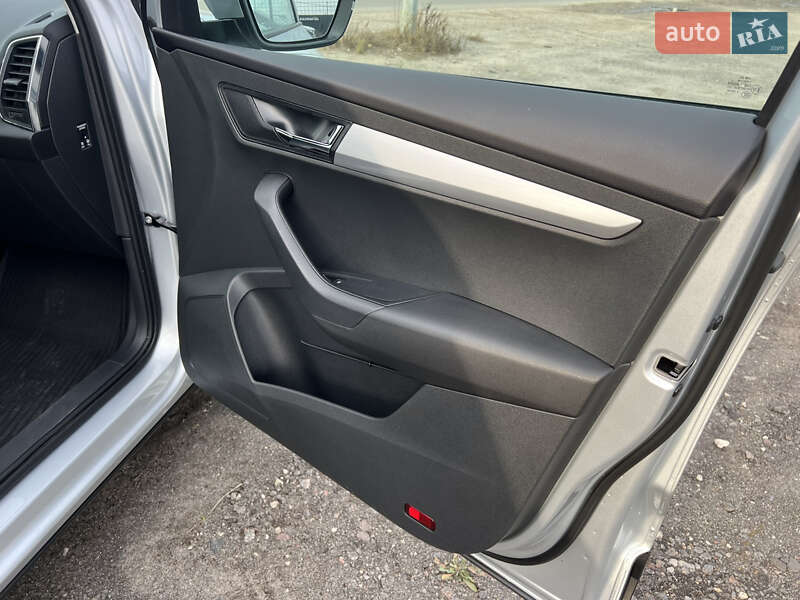 Внедорожник / Кроссовер Skoda Karoq 2019 в Киеве